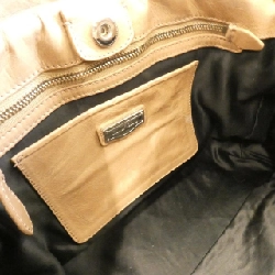 Túi xách Miu Miu RT0383 - Hàng hiệu Chính hãng 764446