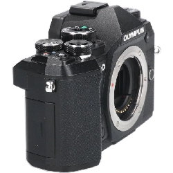 Ｅ－Ｍ５ ＭＡＲＫ ＩＩＩ Đen - Hàng hiệu Chính hãng 886296