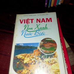 Việt Nam non xanh nước biếc