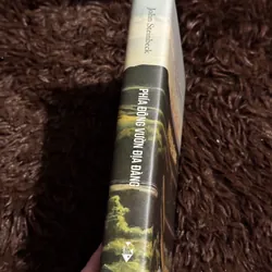 Phía đông vườn địa đàng (bìa cứng) 708168