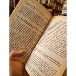 A GUIDE FOR ADULT Children, Parenting & Education Books	 OF ALCOHOLICS : Questions and answers to help you understand your past - Herbert L. Gravitz & Julie D. Bowden 362467