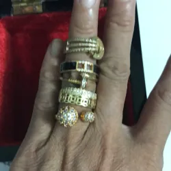 Nhẫn vừa bán vừa tặng