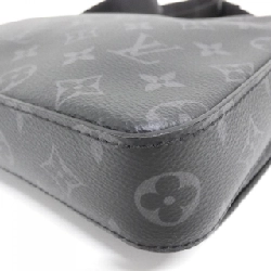 Túi đeo chéo Louis Vuitton Monogram Eclipse Reverse Trio M69443 613205