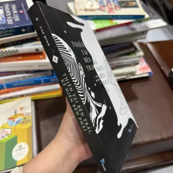 THIÊN TÀI BÊN TRÁI – KẺ ĐIÊN BÊN PHẢI | CAO MINH - K3 1012962