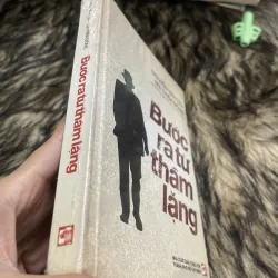 Bước ra từ thầm lặng  759182