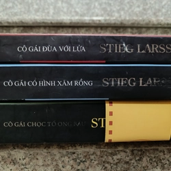 Combo 3 cuốn Cô gái có hình xăm rồng + Cô gái chọc tổ ông bầu + Cô gái đùa với lửa 492693