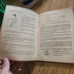 Giúp con em học tiếng Việt 1 (bìa bị rách vài chỗ, ố vàng nặng)
 757842