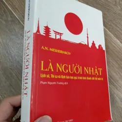 Là người Nhật - Lịch sử, Thi ca và Kịch bản học quá trình hình thành chế độ toàn trị