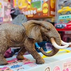 Đồ chơi mô hình động vật con voi màu xám