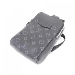 Túi đeo chéo ngoài trời Louis Vuitton Taiga Lama M30741 612473