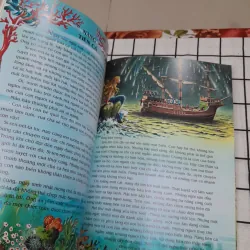 2 quyển truyện cổ tích màu khổ lớn: CÔ BÉ QUÀNG KHĂN ĐỎ & BẠCH TUYẾT VÀ 7 CHÚ LÙN. 995825