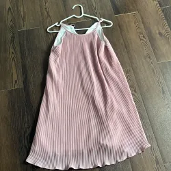 Váy Hồng dạo phố hoặc dự tiệc