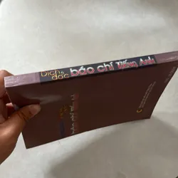 Hướng dẫn dịch & đọc báo chí Tiếng Anh - Lê Hiếu Ánh 557867