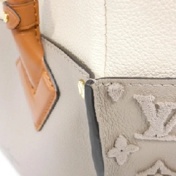 Túi Louis Vuitton On My Side MM M53825 614547