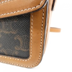 Túi xách đeo vai Céline Teen Triomphe 188882BZ4 613807