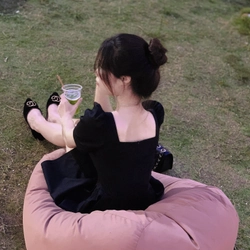 Váy đen cổ vuông 452364