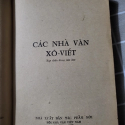 Các nhà văn Xô Viết - Thúy Toàn chủ biên 240334