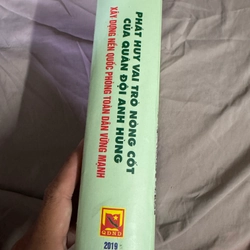 Phát huy vai trò nòng cốt của quân đội anh hùng - bìa cứng dày gần 1000 trang 517090