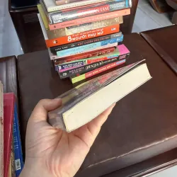 Suit đen và giày cao gót – Phạm Anh Thư (sách tản văn hiện đại)- K2 999796