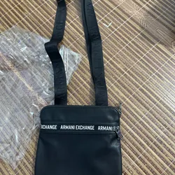 Túi đeo chéo Armani chính hãng mua bên nhật bản 698922