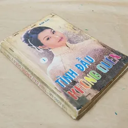 Tiểu thuyết lãng mạn Việt Nam của tác giả Kim Chi: TÌNH ĐẦU KHÔNG QUÊN 703533