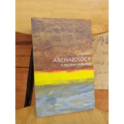 ARCHAEOLOGY : A VERY SHORT INTRODUCTION - PAUL BAHN