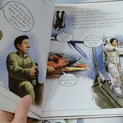 [Tặng nẹp góc] Truyện thiếu nhi Hàn Quốc: Danh nhân 61 -  지인지기 인물 이야기: 닐 암스트롱 732011