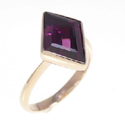 Nhẫn Garnet K18PG 2.74CT