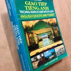 Sách Giao tiếp tiếng Anh trong khách sạn và du lịch (Song ngữ) cũ - NXB Trẻ