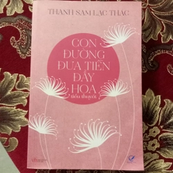 Con đường đưa tiễn đầy hoa 