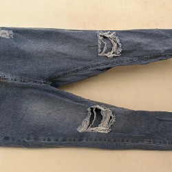 Quần Jeans rách gối 