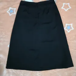 Chân váy đen xẻ tà một bên, cạp phẳng, khoá kéo sau 1008545