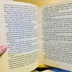 [Sách tiếng Anh 2hand] Like new 90% - The Amazing Edie Eckhart – Rosie Jones 961442