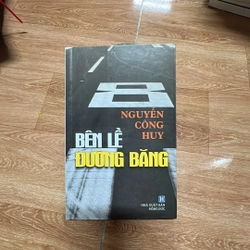 Bên lề đường băn