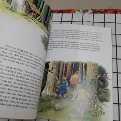 2 quyển truyện cổ tích màu khổ lớn: CÔ BÉ QUÀNG KHĂN ĐỎ & BẠCH TUYẾT VÀ 7 CHÚ LÙN. 995825