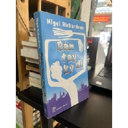 Bàn tay kỳ dị - Nigel Richardson