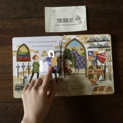 Sách ngoại văn The Castle - Peep inside, New, Board Book 483037