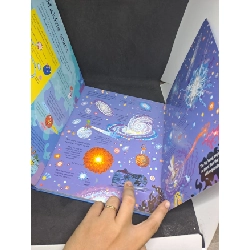 See inside Space mới 90% sách màu HCM2007 911749