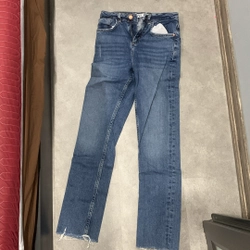 Quần jean zara sz 32, form bé. 40-42kg