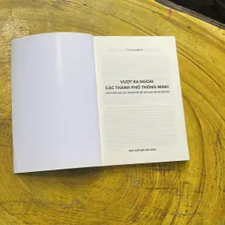 VƯỢT RA NGOÀI CÁC THÀNH PHỐ THÔNG MINH- TIM CAMPBELL 674344