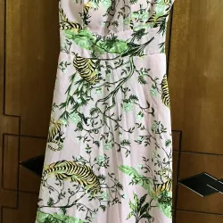 Váy hở cúp ngực