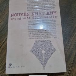 NGUYỄN NHẬT ÁNH TRONG MẮT ĐỒNG NGHIỆP
Tác giả: Nhiều tác giả
Khổ sách: 15.5x23cm
