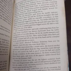 Sách: Harry Potter and theo Deathly Hallows - J.K. Rowling (A2) 587280