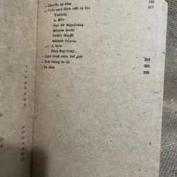 Bình minh mưa, Bông Hồng vàng , một mình với mùa thu (tiểu luận, chân dung) - Paustovsky 719411