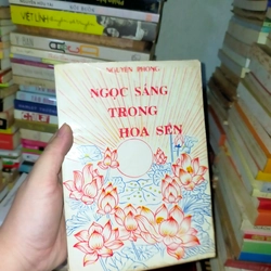 Ngọc sáng trong hoa sen