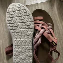 Dép Teva size 40  926930