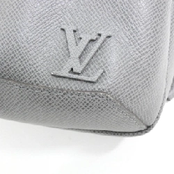 Túi đeo chéo Louis Vuitton Taiga Avenue M30801 612576