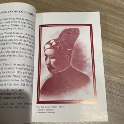 KỂ CHUYỆN CHÍN CHÚA - MƯỜI BA VUA TRIỀU NGUYỄN 780294