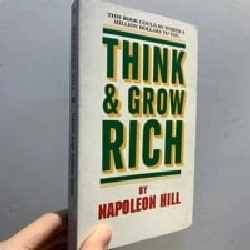 THINK AND GROW RICH: THE LANDMARK BESTSELLER NOW REVISED AND UPDATED FOR THE 21ST CENTURY - NAPOLEON HILL