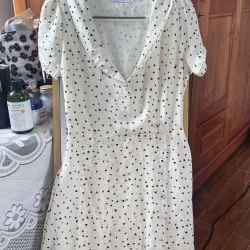 Váy trắng chấm bi